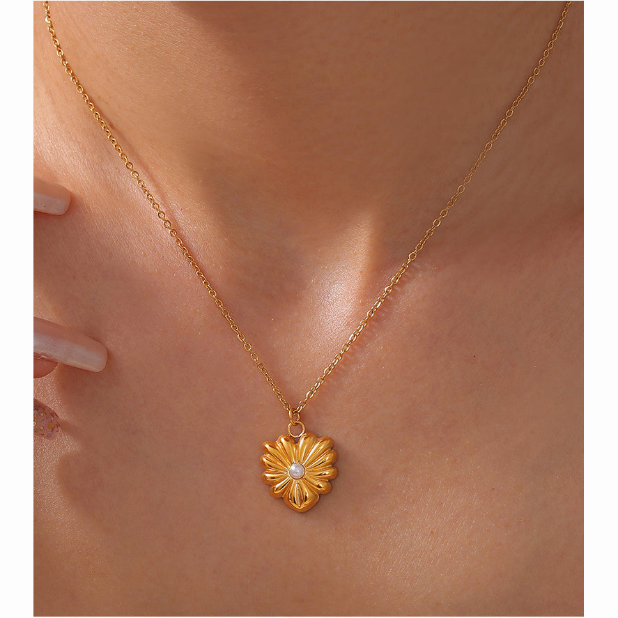 Retro flower earrings & necklace | Stainless steel with 18K gold plating or high-gloss silver finish - Timelessly elegant