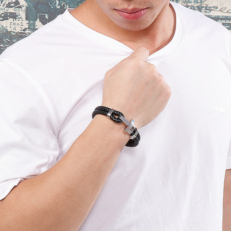 Stainless steel bracelet for men – stylish leather braid with geometric clasp
