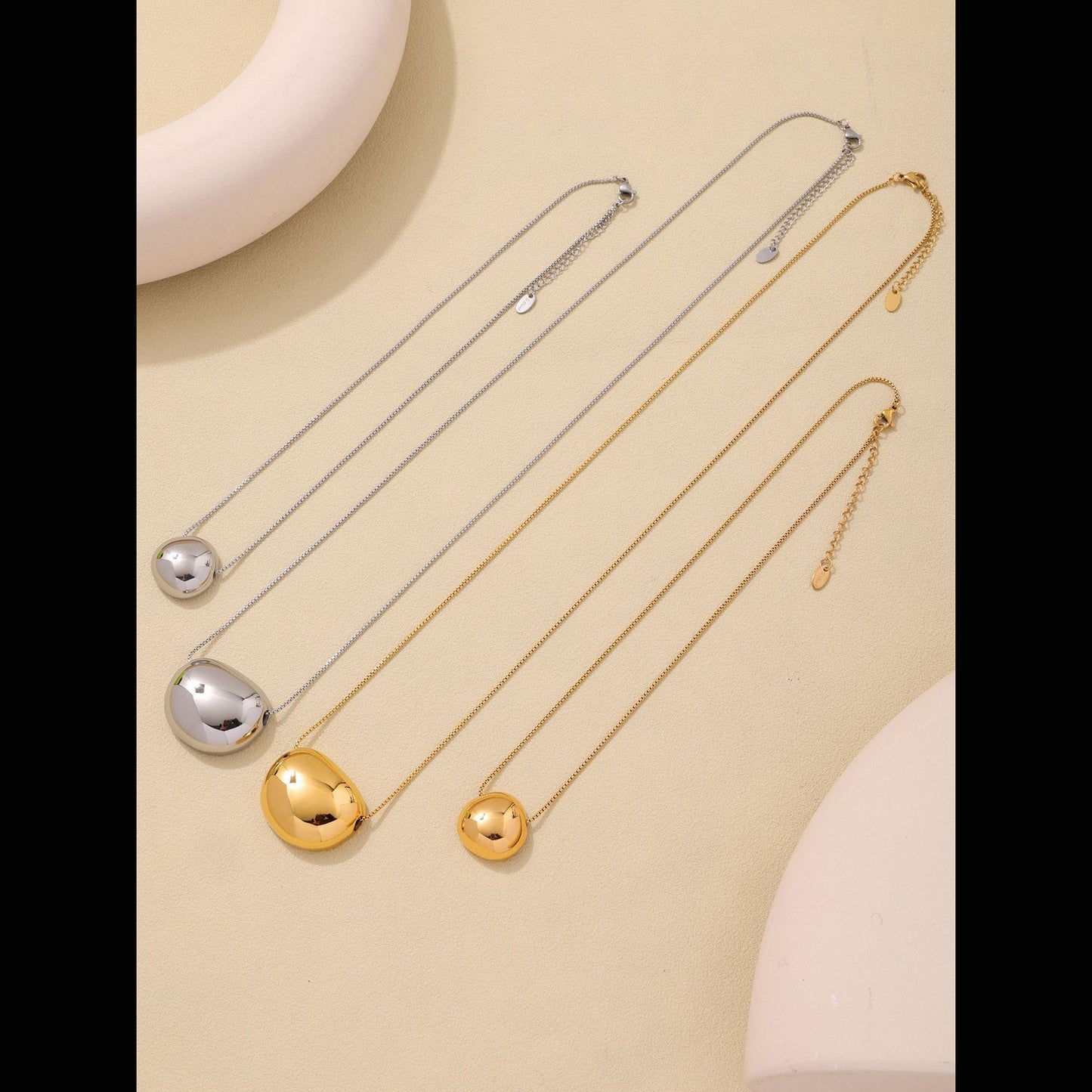 Minimalist round pendant necklace – 18K real gold plating or stainless steel look (optional)