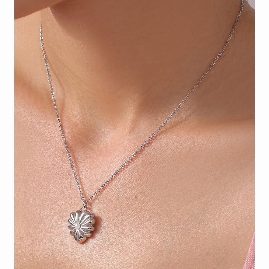 Retro flower earrings & necklace | Stainless steel with 18K gold plating or high-gloss silver finish - Timelessly elegant