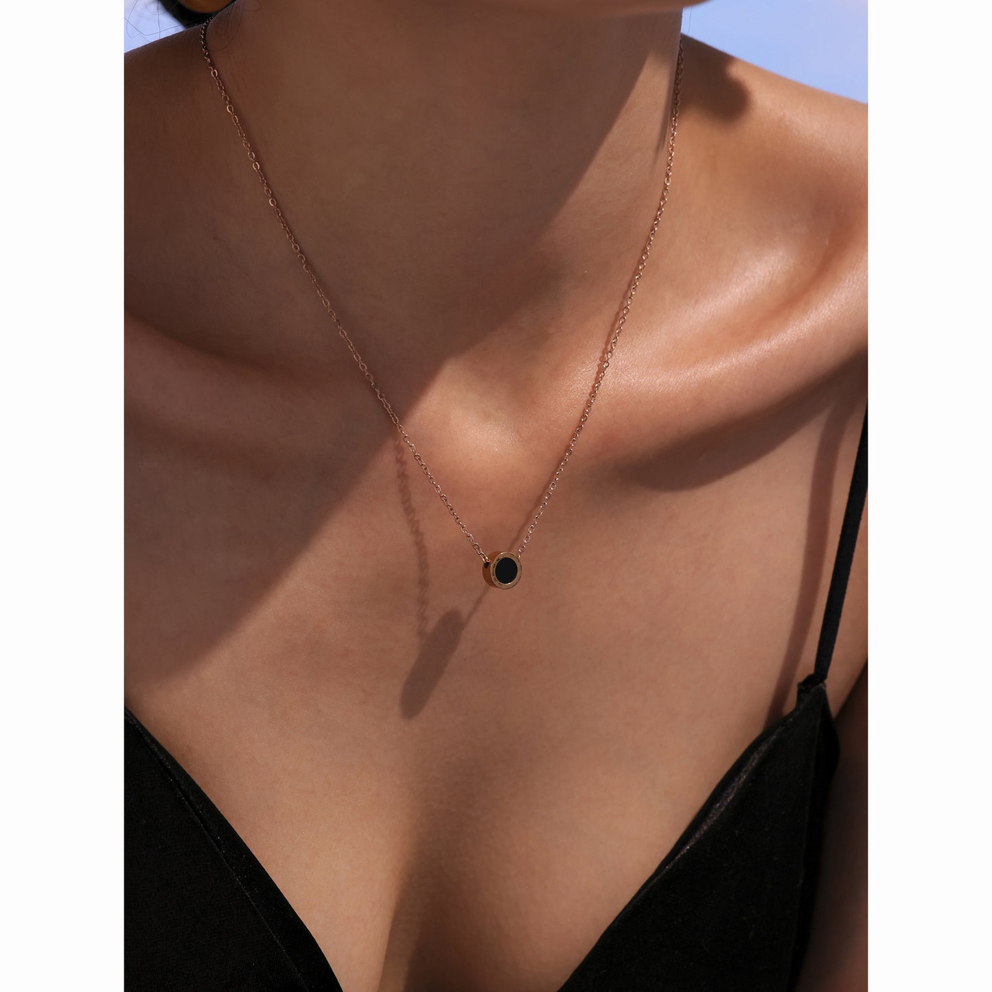 Elegant shell bracelet & necklace set with Roman numerals – 3 color variations