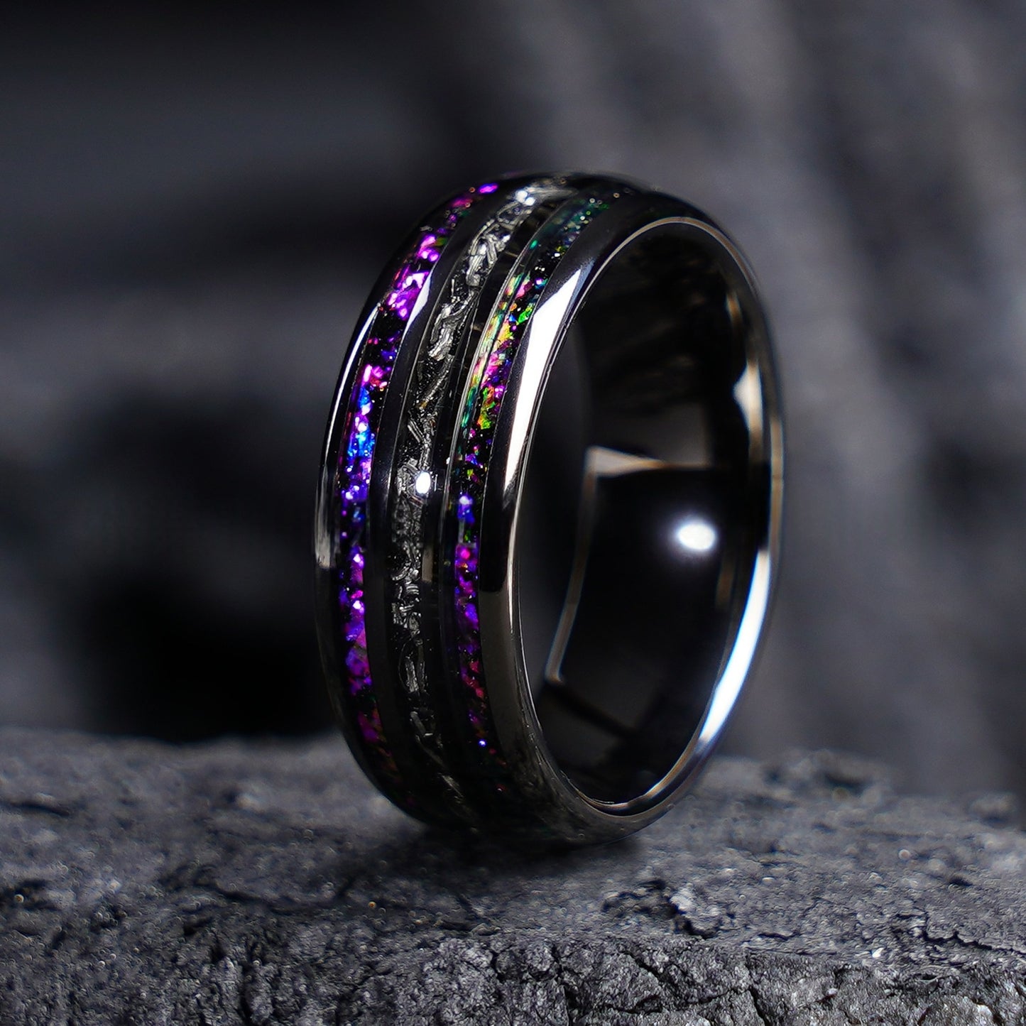 Herrenring aus wolframcarbid, 8 mm, gunmetal plattiert, mit Galaxie-Design an den Rändern und Eisenspänen in der Mitte