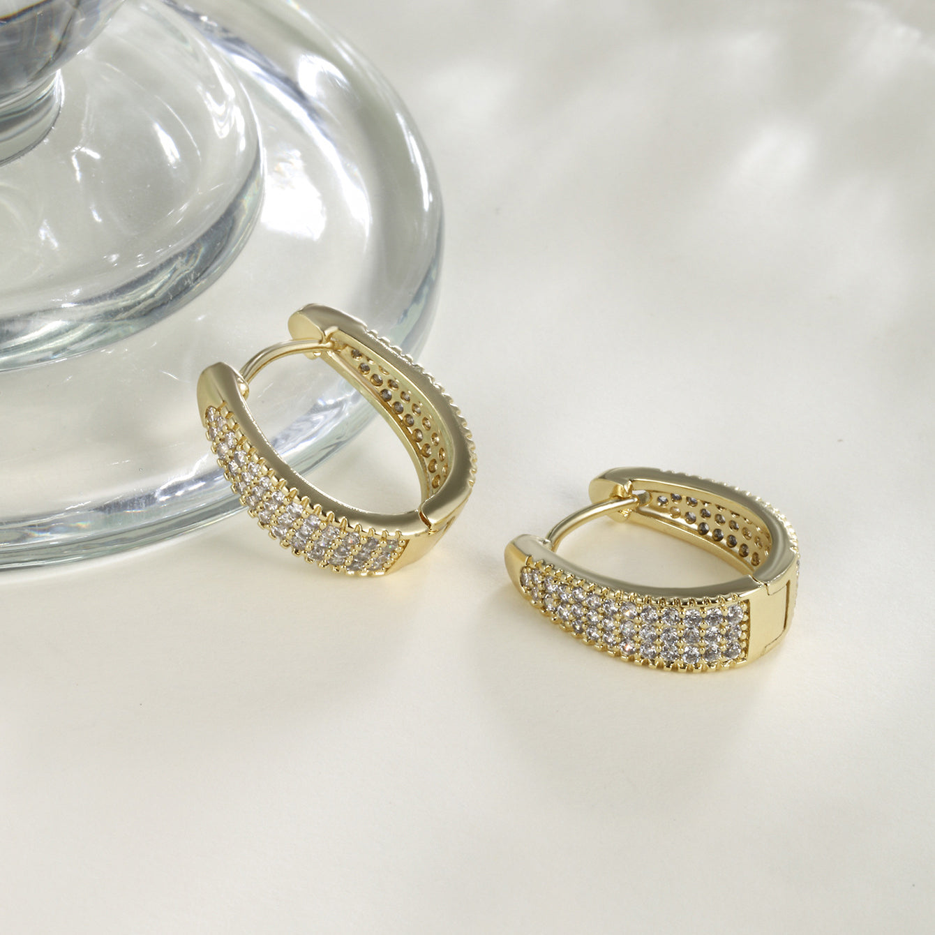 Geometric ear clips with zirconia - copper alloy gold-plated (1.9 cm)