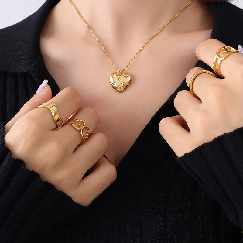 Romantic heart pendant necklace with sparkling zirconia – Adjustable in gold or silver
