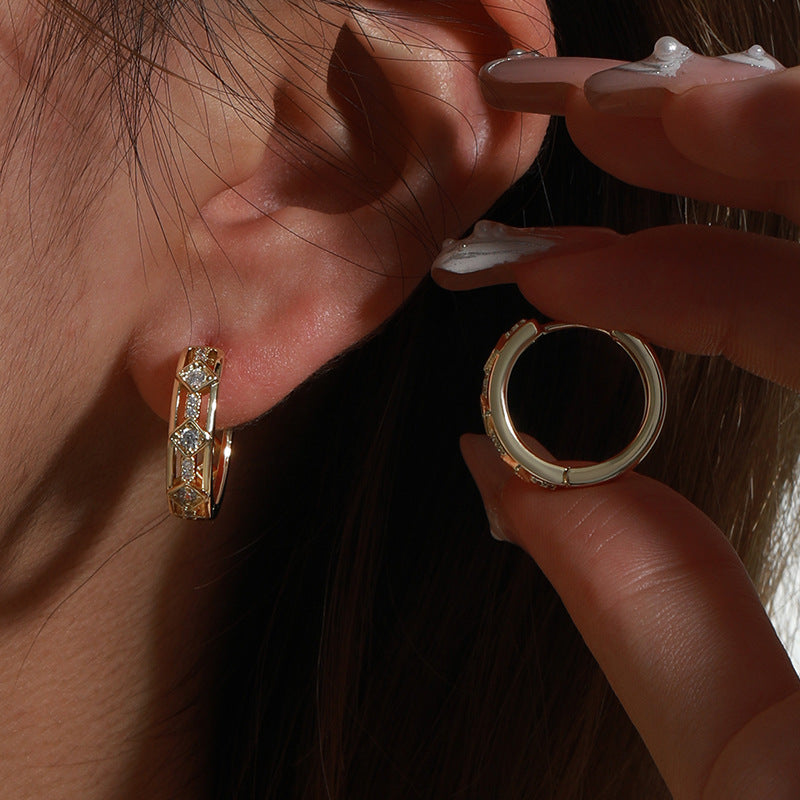 Square ear clips with zirconia - copper alloy gold-plated (1.9 cm)