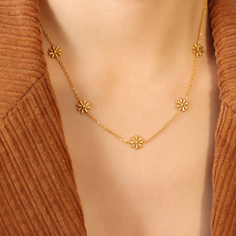 Fine daisy necklace made of titanium steel | Delicate flower necklace gold-plated