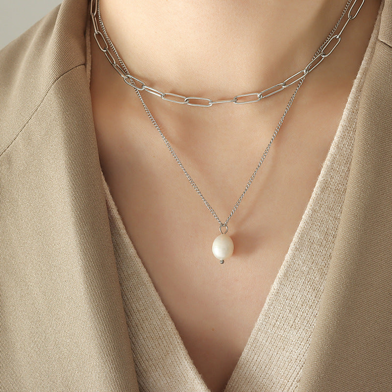 Minimalist pearl necklace with cultured pearl pendant – layered & elegant