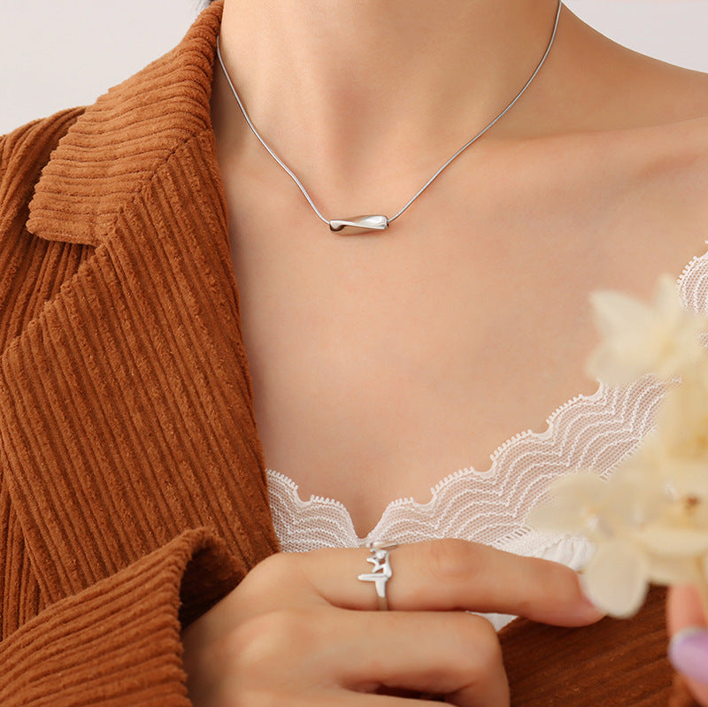 Minimalist twist necklace – 18K gold-plated stainless steel or silver stainless steel look