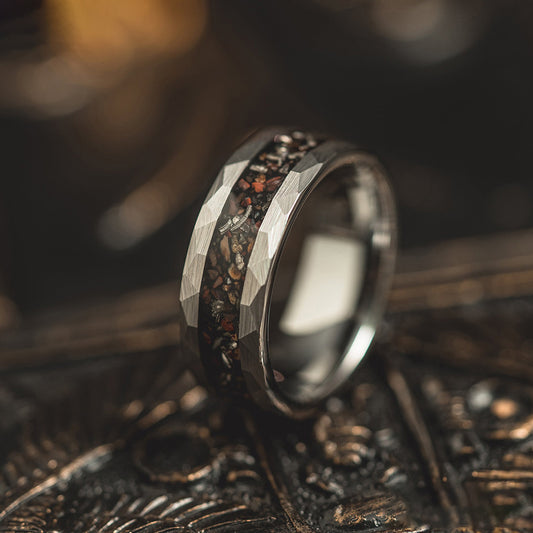 PIOWNN® Kosmische Kollektion: 8mm Wolframring mit Meteorit & Dinosaurierfossil - Handgehämmert