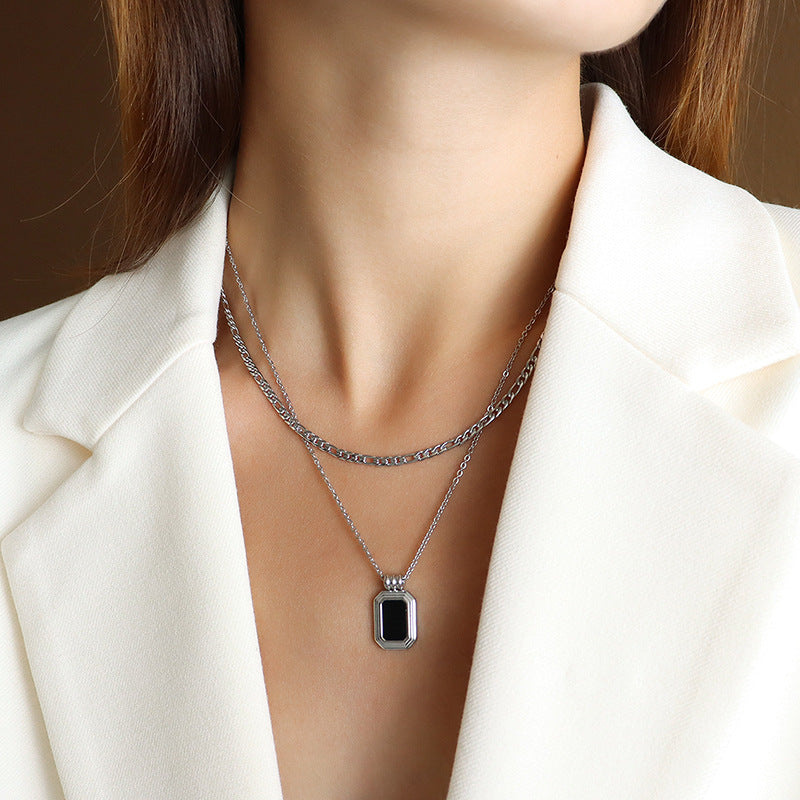 Modern acrylic necklace with angular design – Stackable look in gold or silver