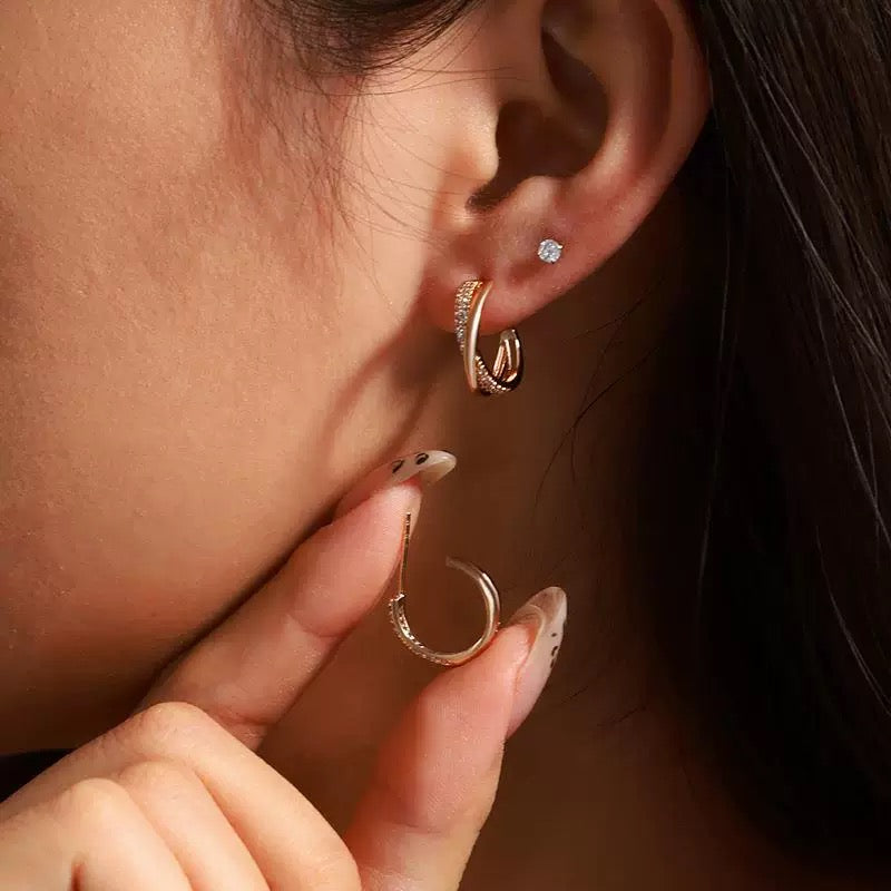 Twisted cross stud earrings 18K gold-plated | Zirconia jewelry | Elegant earrings