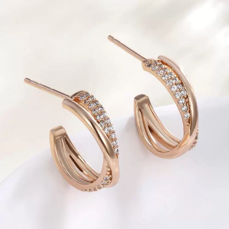 Twisted cross stud earrings 18K gold-plated | Zirconia jewelry | Elegant earrings