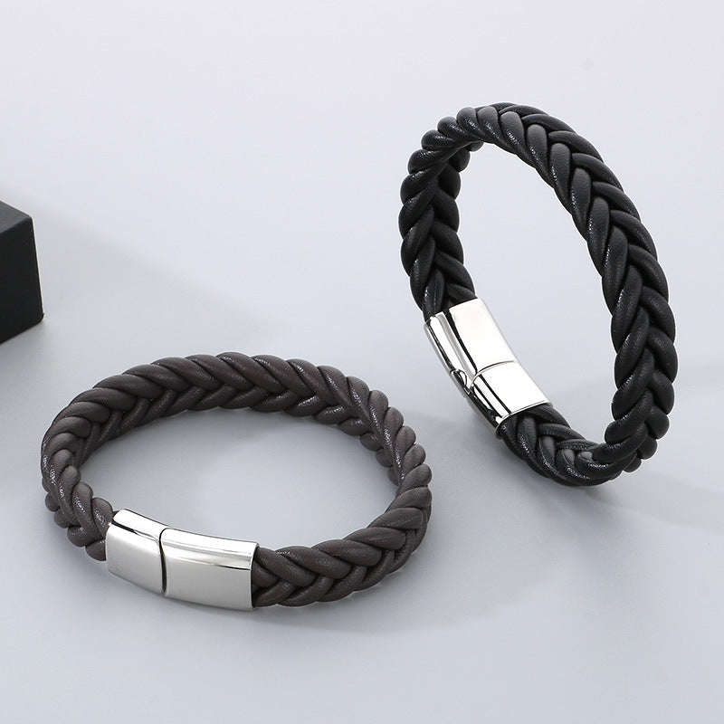Simple leather bracelet for men with stainless steel – hand-braided & minimalist