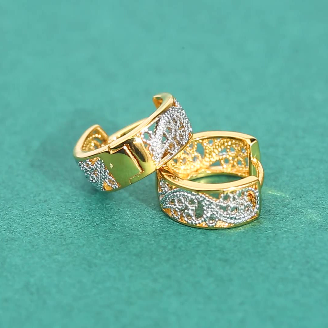 Fashionable perforated ear clips with zirconia - copper gold-plated (1.6 cm)