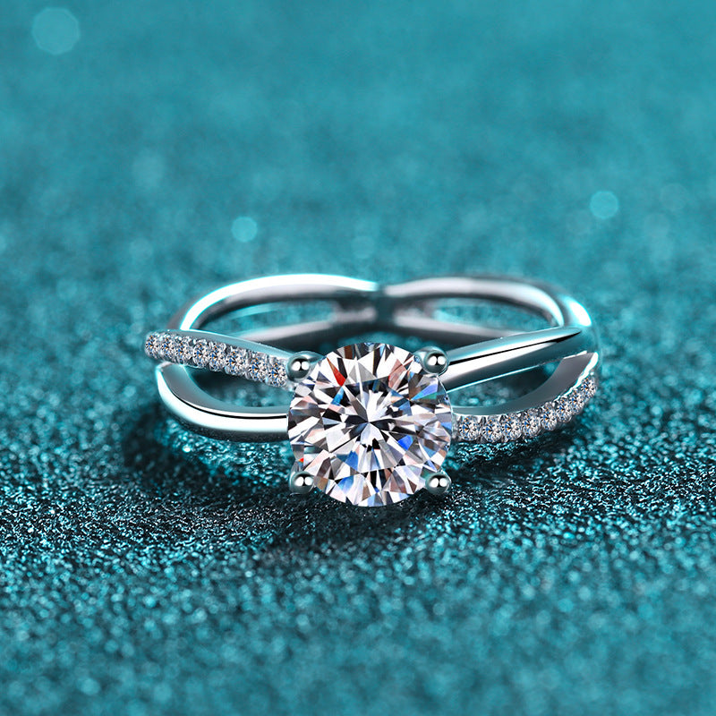 Four-claw zirconia ring (1ct) with intertwined cable band – 925 sterling silver rhodium-plated