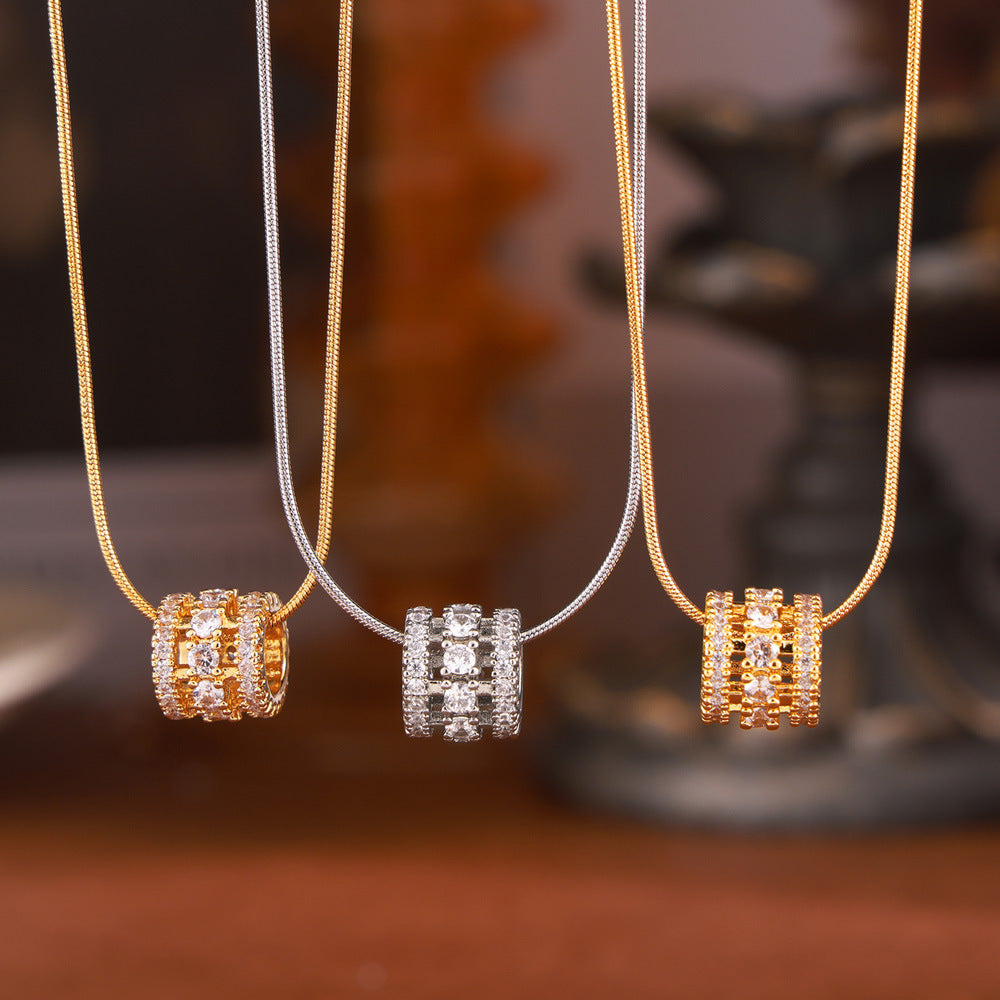 Multi-layered cylinder pendant with zirconia stones | Stainless steel chain in 18K gold or high-gloss silver