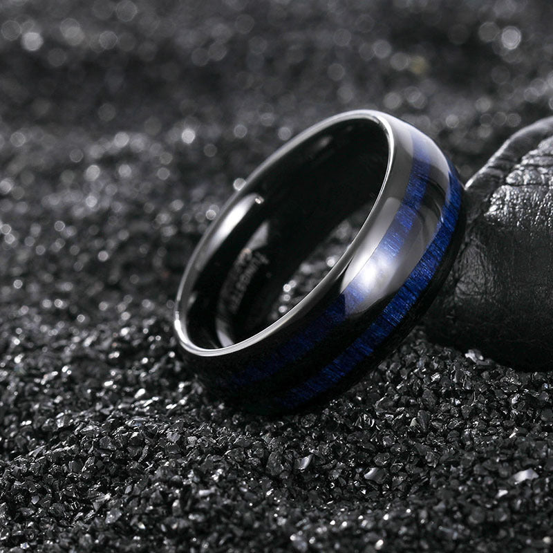 Wolframcarbid-Ring mit gewölbtem Design und doppelter Einlage aus blauem Ahornholz
