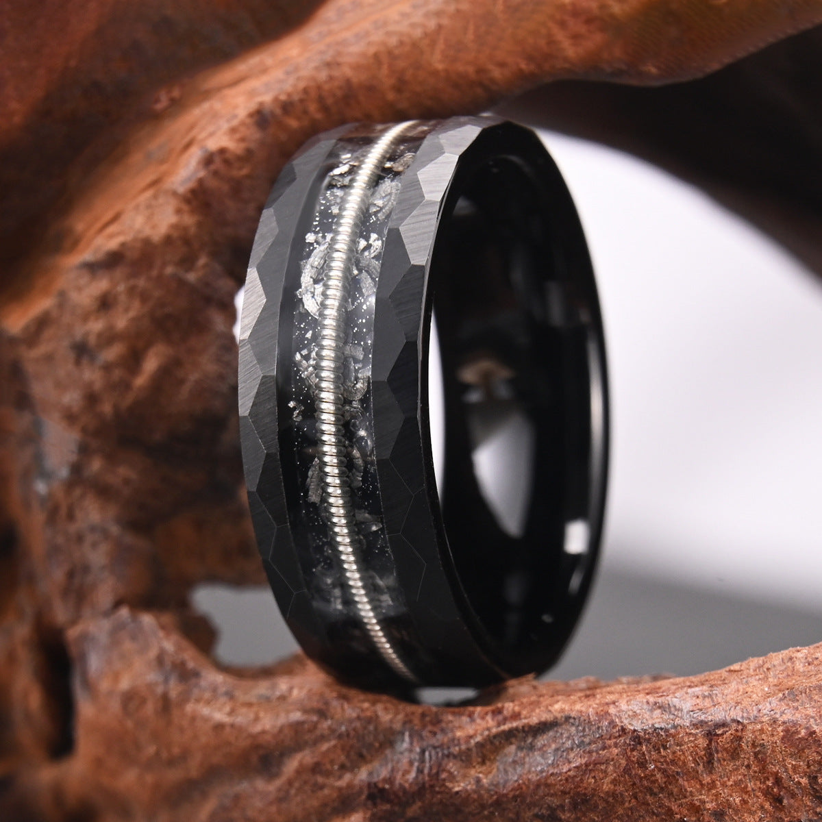 PIOWNN® 8mm Wolframcarbid Ring - Schwarz mit Meteorit & Gitarrensaiten, kratzfester Musiker-Schmuck