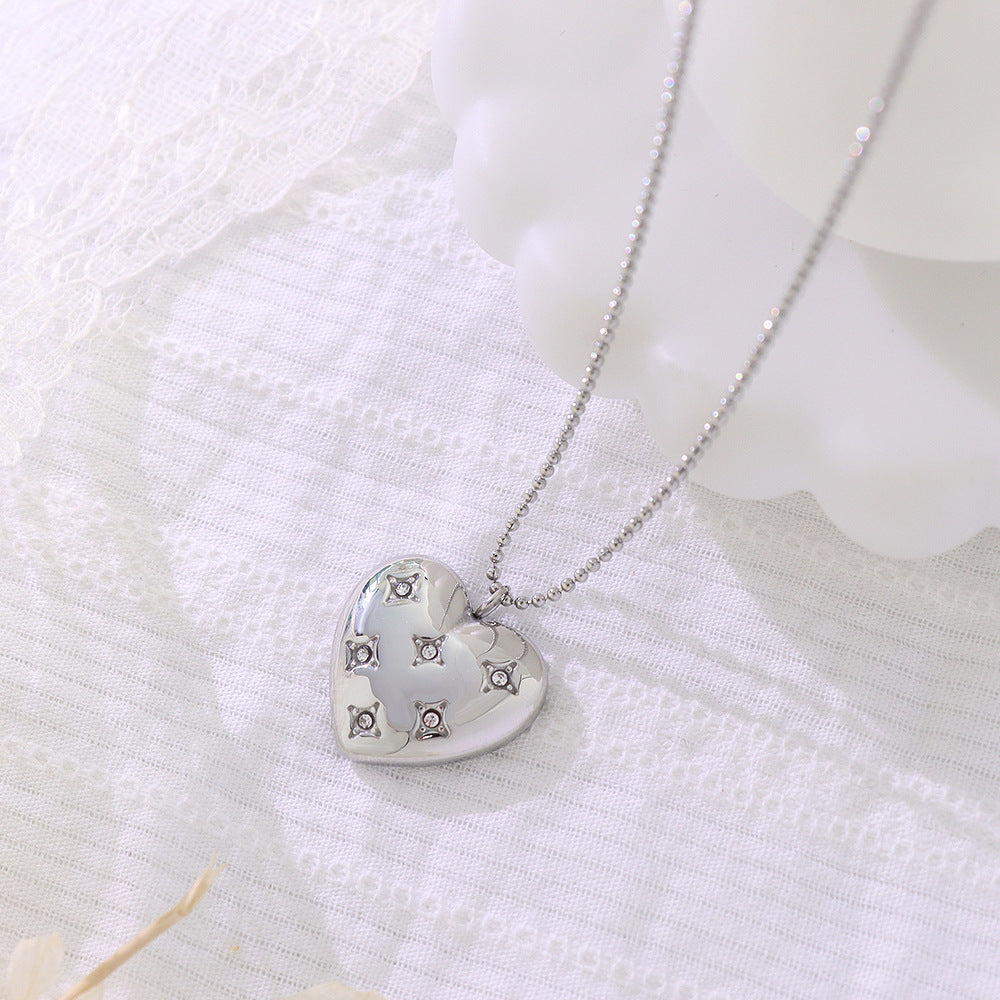 Romantic heart pendant necklace with sparkling zirconia – Adjustable in gold or silver