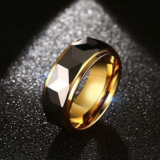 Wolframcarbid-Ring mit Facettenschliff und Goldakzent – Gravurfähiger Herrenring, ideales Geschenk