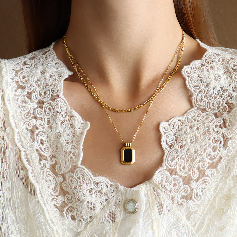 Modern acrylic necklace with angular design – Stackable look in gold or silver