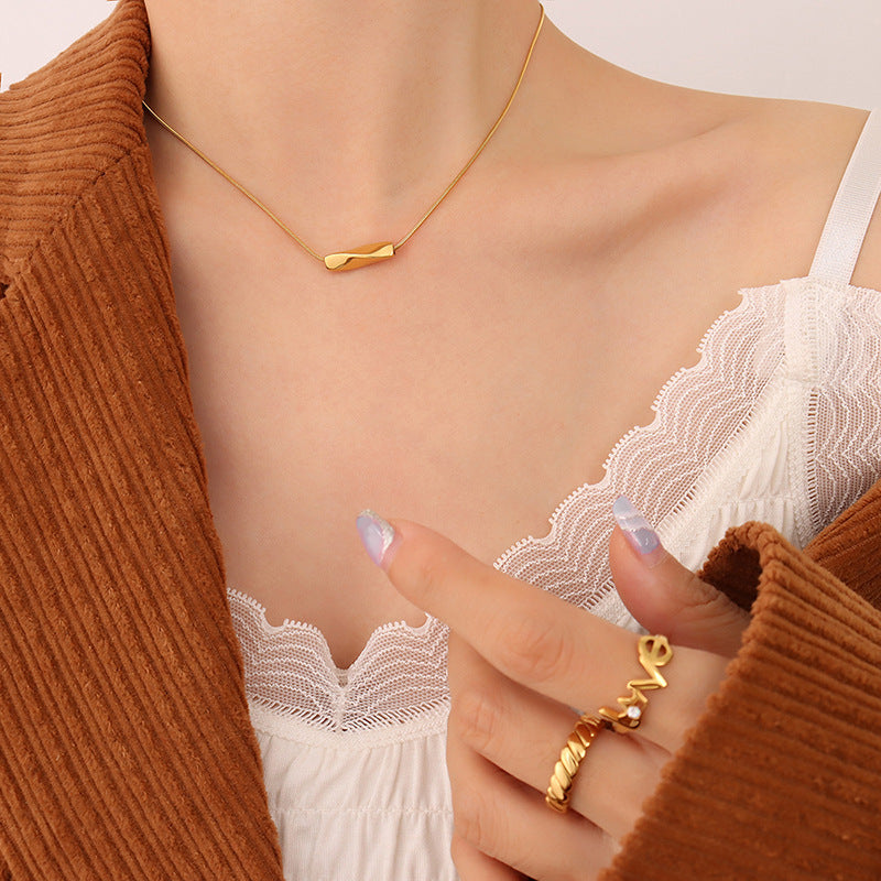 Minimalist twist necklace – 18K gold-plated stainless steel or silver stainless steel look