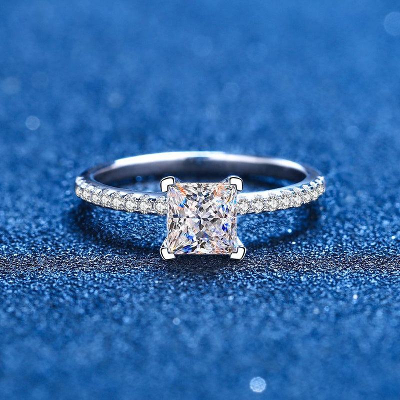 Princess-cut cubic zirconia ring with pavé setting | 1ct main stone in S925 sterling silver with rhodium plating