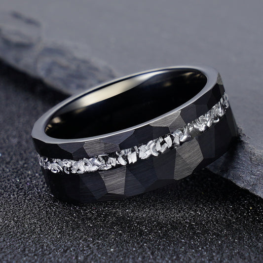 Maskuliner Wolframring mit Meteorit und Hammerschlag-Design – 8 mm Breite