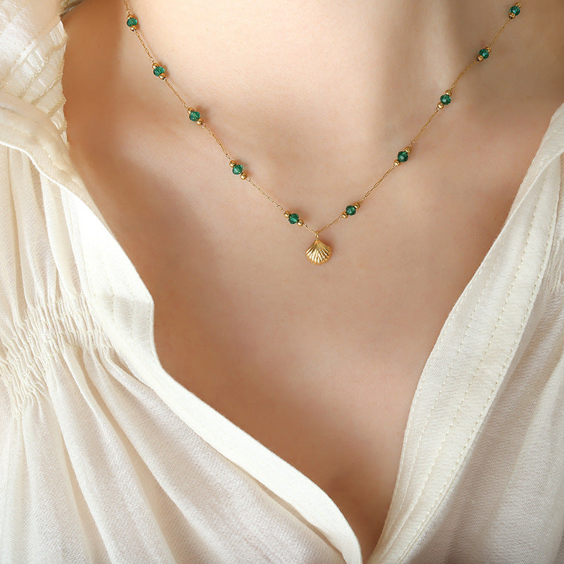 Delicate crystal pearl pendant with shell design – 18K gold-plated stainless steel