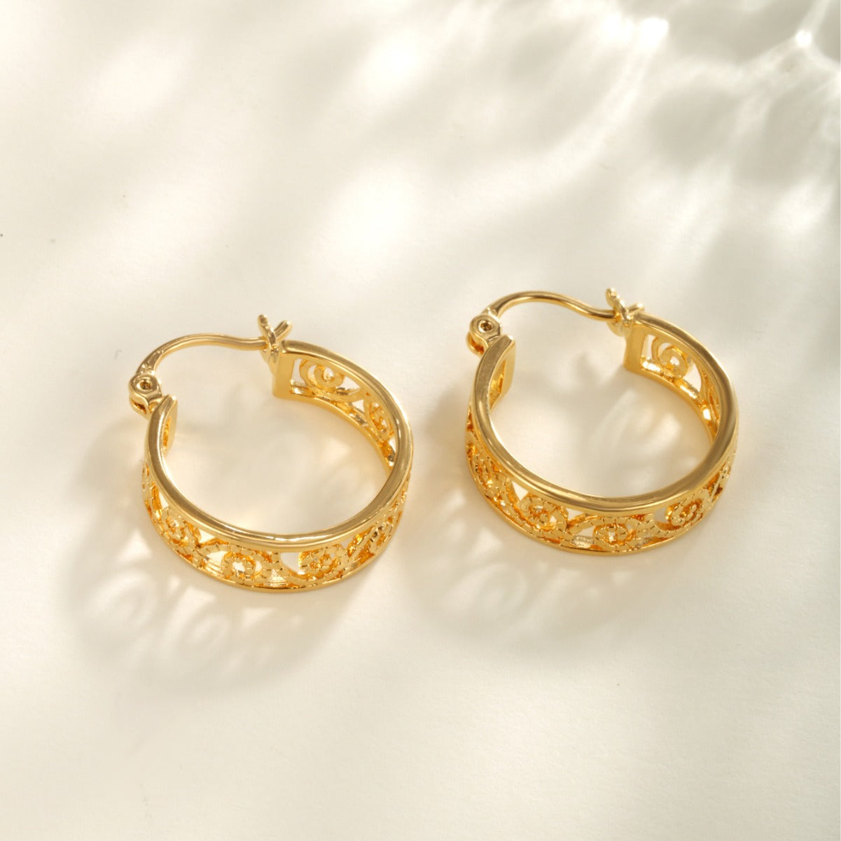 Openwork flower earrings - copper alloy gold-plated