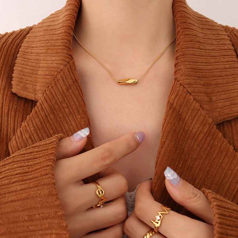Minimalist twist necklace – 18K gold-plated stainless steel or silver stainless steel look