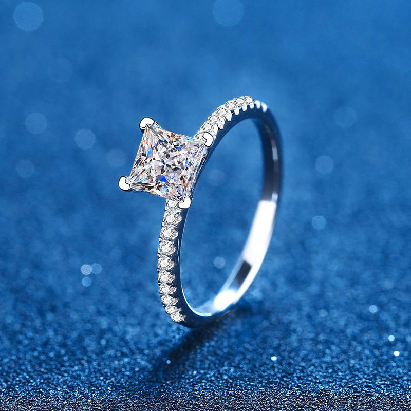 Princess-cut cubic zirconia ring with pavé setting | 1ct main stone in S925 sterling silver with rhodium plating
