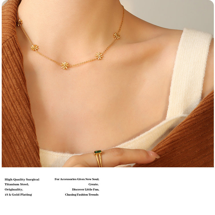 Fine daisy necklace made of titanium steel | Delicate flower necklace gold-plated