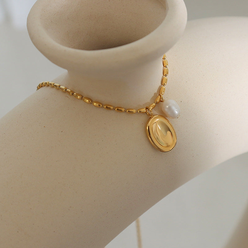 Unique pendant necklace with freshwater pearl & oval plate – gold-plated stainless steel or silver look