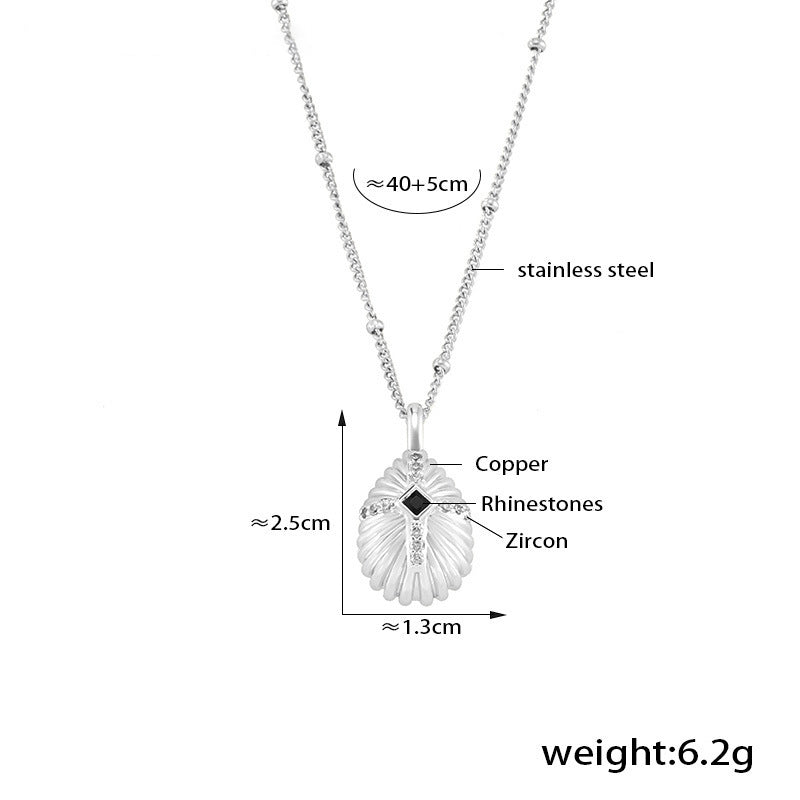 Shell texture cross pendant with zirconia | Stainless steel chain in 18K gold or high-gloss silver
