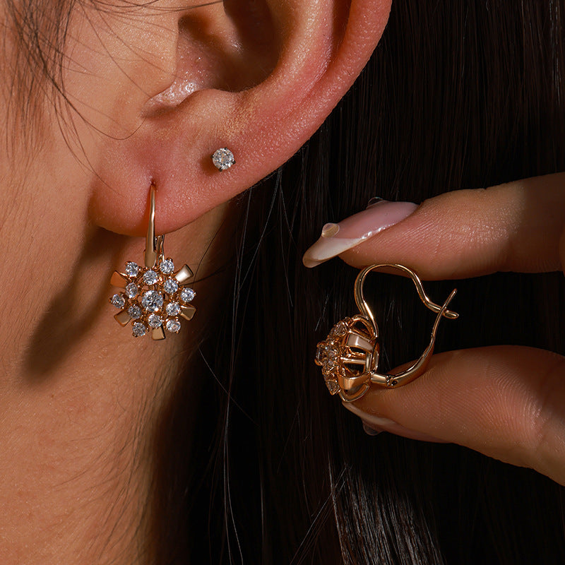 Fashionable flower ear clips with zirconia - copper alloy gold-plated (2.1 cm)