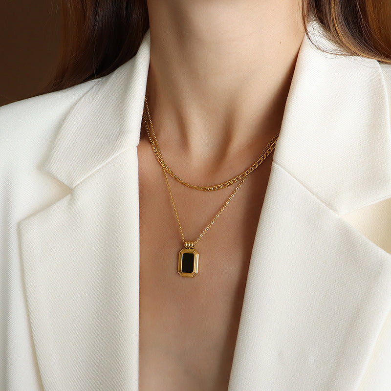 Modern acrylic necklace with angular design – Stackable look in gold or silver