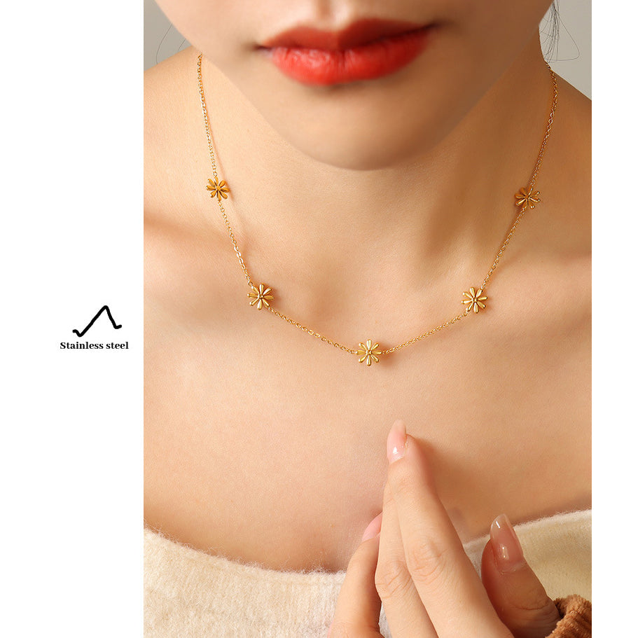 Fine daisy necklace made of titanium steel | Delicate flower necklace gold-plated