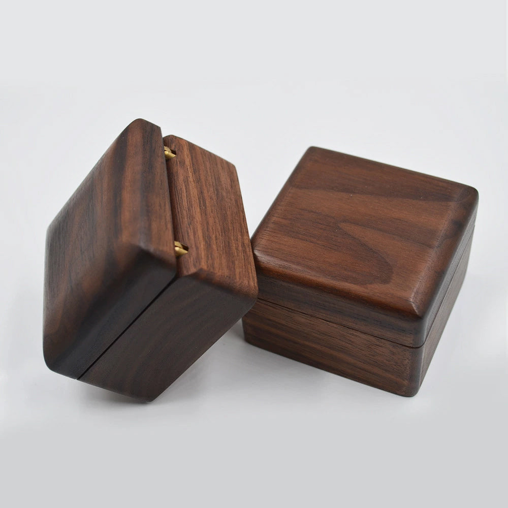 Individuelle Schmuckschatulle aus Massivholz – Personalisierte Holzbox für Ringe & Schmuck