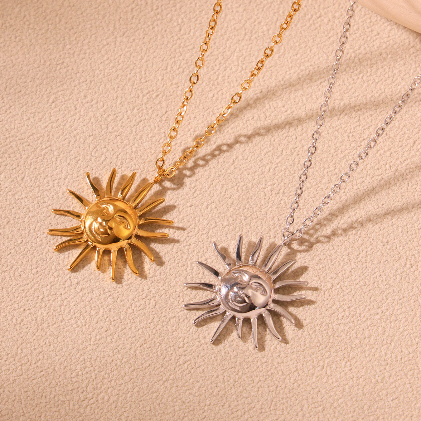 Noble sun goddess necklace – timeless jewelry with spiritual flair