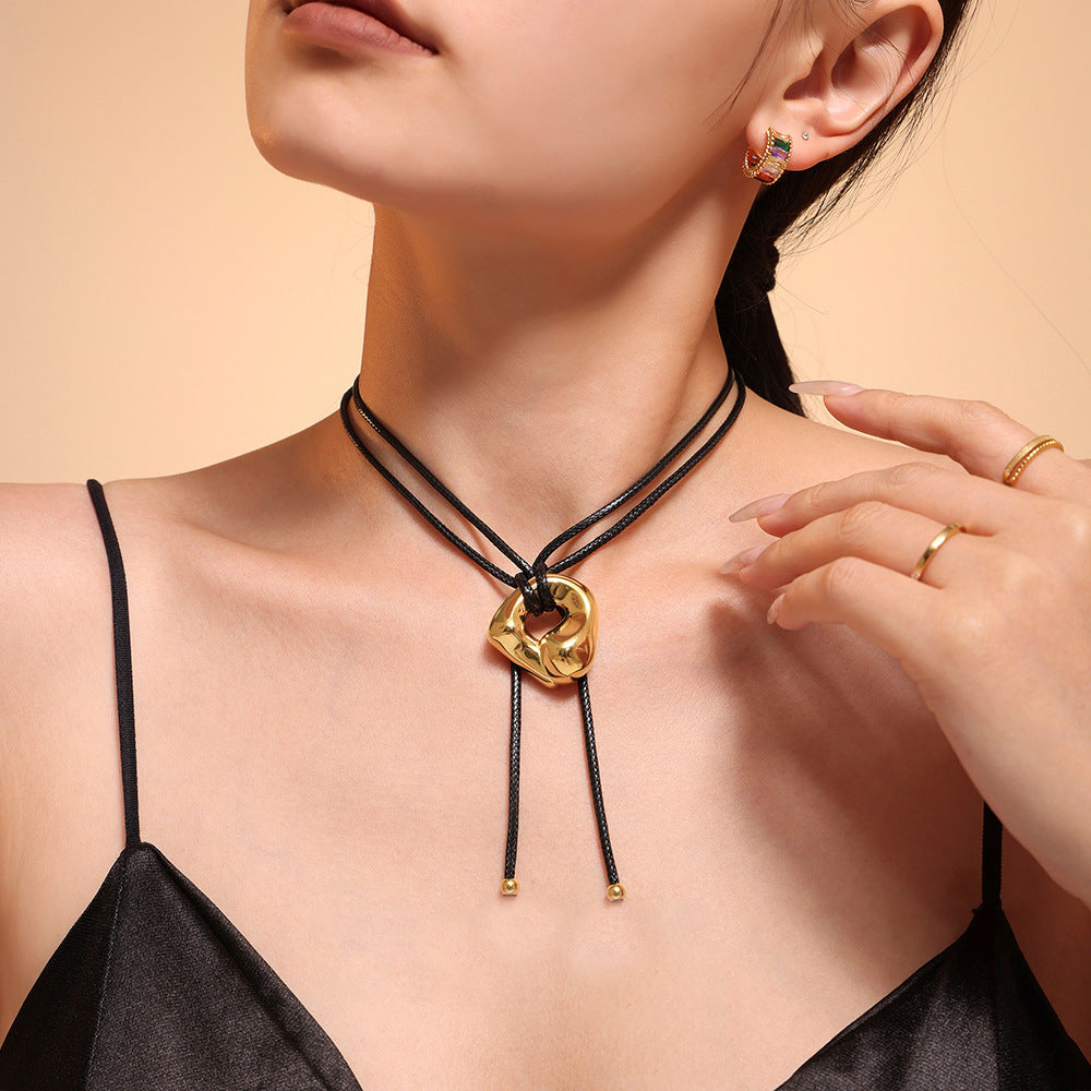 Elegant leather necklace with elaborate 3D pendant – PVD gold-plated or silver-colored