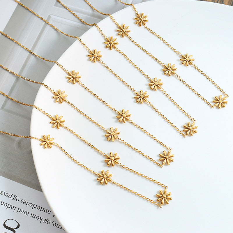 Fine daisy necklace made of titanium steel | Delicate flower necklace gold-plated