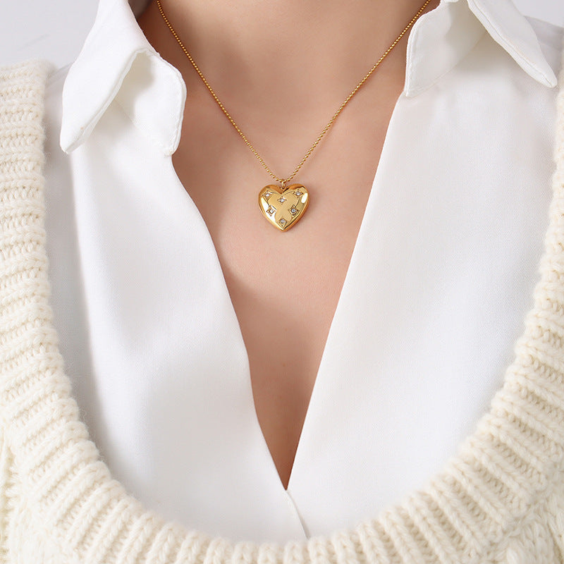 Romantic heart pendant necklace with sparkling zirconia – Adjustable in gold or silver