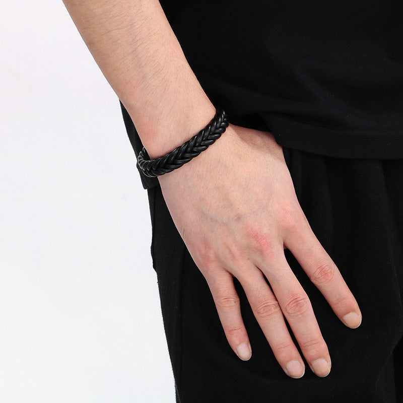 Simple leather bracelet for men with stainless steel – hand-braided & minimalist