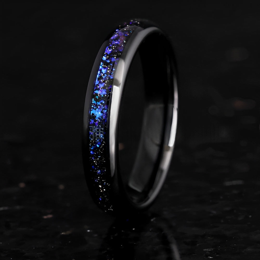 Romantischer Damen-Ehering aus schwarz plattiertem Wolframcarbid, 4 mm, mit violetten/blauen Splittersteinen
