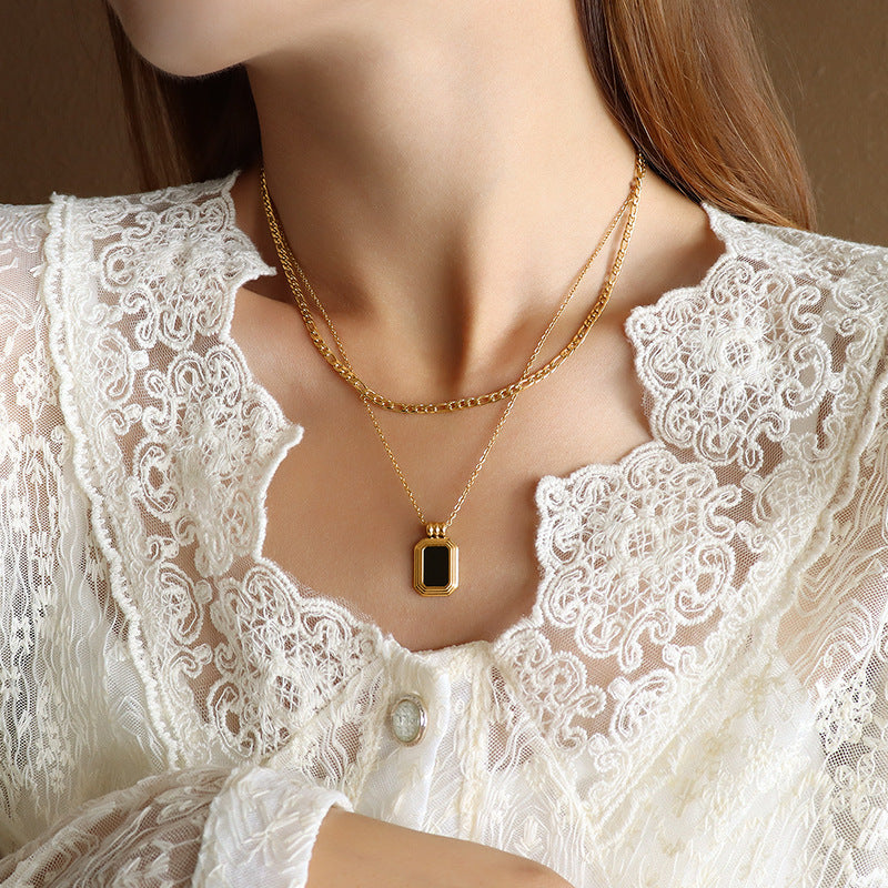 Modern acrylic necklace with angular design – Stackable look in gold or silver