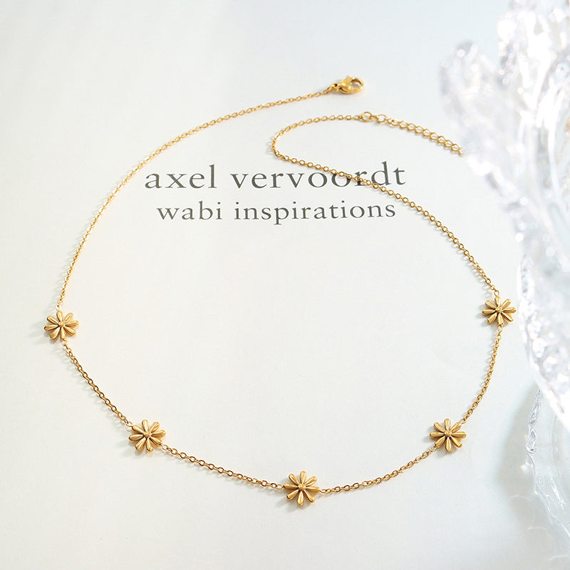 Fine daisy necklace made of titanium steel | Delicate flower necklace gold-plated