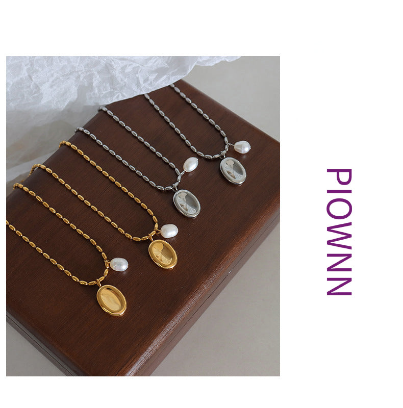 Unique pendant necklace with freshwater pearl & oval plate – gold-plated stainless steel or silver look