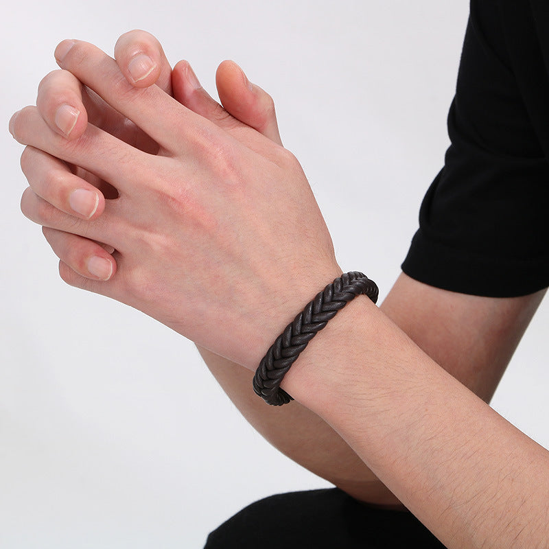 Simple leather bracelet for men with stainless steel – hand-braided & minimalist