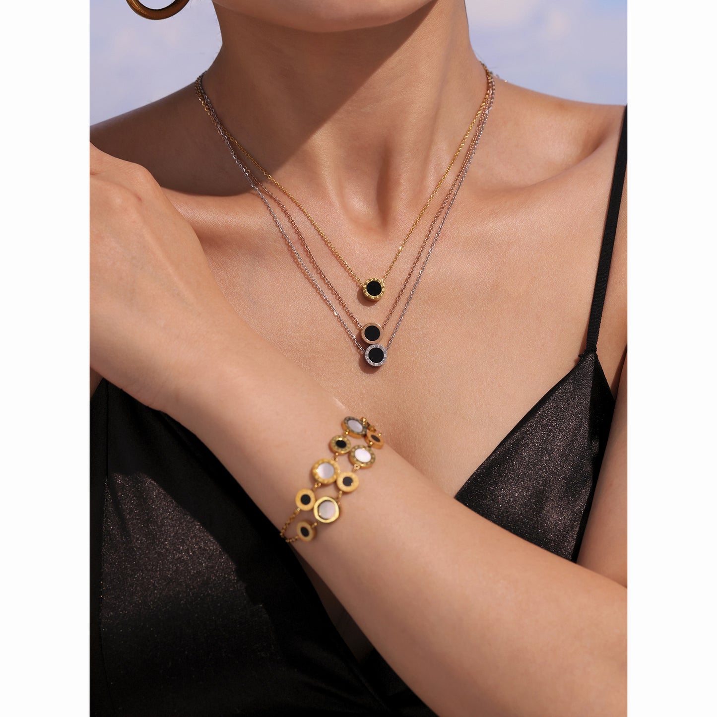 Elegant shell bracelet & necklace set with Roman numerals – 3 color variations